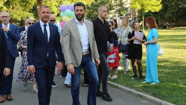 ШАПИЋ И СТАНИВУКОВИЋ НА ,,БЕОГРАДСКИМ ДАНИМА ПОРОДИЦЕ”: Кад год смо се држали једни уз друге, нико није могао да изађе са нама на крај ШАПИЋ И СТАНИВУКОВИЋ НА ,,БЕОГРАДСКИМ ДАНИМА ПОРОДИЦЕ”: Кад год смо се држали једни уз друге, нико није могао да изађе са нама на крај