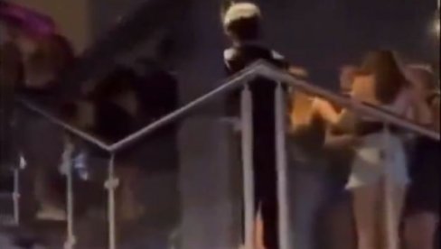 (UZNEMIRUJUĆE) POJAVILI SE JEZIVI SNIMCI TRAGEDIJE: LJudi sa balkona padali kao da su krpene lutke, ima mrtvih (UZNEMIRUJUĆE) POJAVILI SE JEZIVI SNIMCI TRAGEDIJE: LJudi sa balkona padali kao da su krpene lutke, ima mrtvih