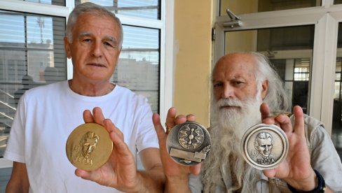 GENIJE SAČINJEN OD ZLATA I SREBRA: Izlivena priznanja Planetarni Tesla, zvanično predstavljanje 25. juna u Rektoratu Univerziteta u Beogradu GENIJE SAČINJEN OD ZLATA I SREBRA: Izlivena priznanja Planetarni Tesla, zvanično predstavljanje 25. juna u Rektoratu Univerziteta u Beogradu