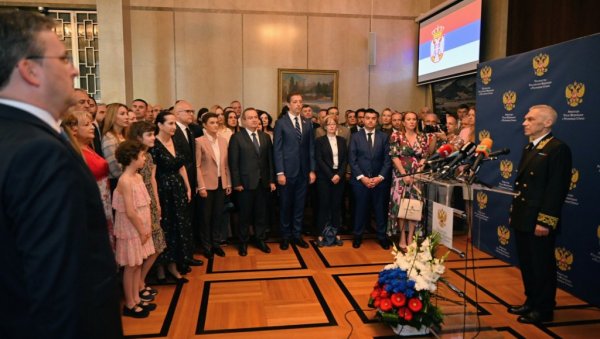 ОБЕЛЕЖЕН ДАН РУСИЈЕ У БЕОГРАДУ: Бројне званице на пријему у руској амбасади (ФОТО) ОБЕЛЕЖЕН ДАН РУСИЈЕ У БЕОГРАДУ: Бројне званице на пријему у руској амбасади (ФОТО)