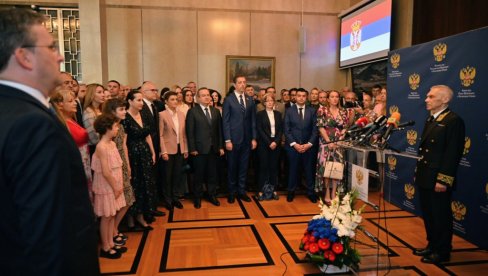 OBELEŽEN DAN RUSIJE U BEOGRADU: Brojne zvanice na prijemu u ruskoj ambasadi (FOTO) OBELEŽEN DAN RUSIJE U BEOGRADU: Brojne zvanice na prijemu u ruskoj ambasadi (FOTO)
