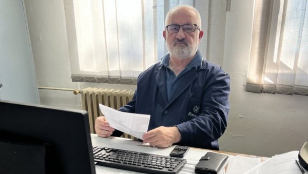 ТРИ ПУТА ИЗБЕГАО СМРТ И КРЕНУО ОД НУЛЕ: Дејан Петровић из Лапова, човек бурне биографије, упркос свим недаћама дочекао и пензију (ФОТО) ТРИ ПУТА ИЗБЕГАО СМРТ И КРЕНУО ОД НУЛЕ: Дејан Петровић из Лапова, човек бурне биографије, упркос свим недаћама дочекао и пензију (ФОТО)