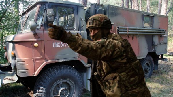 ПРОБИЈЕНА МАЂАРСКА ГРАНИЦА: Приведено преко тридесет особа, Украјина се хитно огласила ПРОБИЈЕНА МАЂАРСКА ГРАНИЦА: Приведено преко тридесет особа, Украјина се хитно огласила