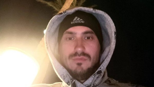 ОВО ЈЕ МУШКАРАЦ УБИЈЕН НА ШЕТАЛИШТУ: Брутално ликвидиран са 16 метака у пола бела дана ОВО ЈЕ МУШКАРАЦ УБИЈЕН НА ШЕТАЛИШТУ: Брутално ликвидиран са 16 метака у пола бела дана