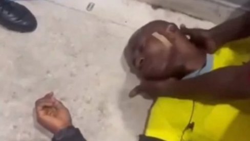 UŽASNE SCENE! Navijači brutalno prebili sudiju, bore mu se za život (VIDEO) UŽASNE SCENE! Navijači brutalno prebili sudiju, bore mu se za život (VIDEO)