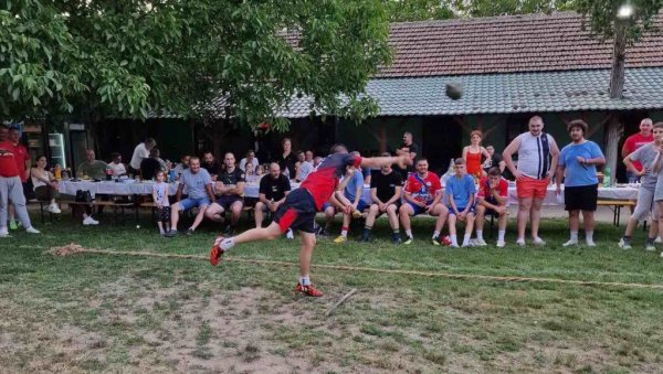 ГРМЕЧЛИЈЕ У БРАТСКОМ ЗАГРЉАЈУ: Традиционално дружење у Житишту (ФОТО) ГРМЕЧЛИЈЕ У БРАТСКОМ ЗАГРЉАЈУ: Традиционално дружење у Житишту (ФОТО)