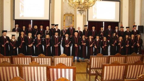 SVEČANOST NA UNIVERZITETU BEOGRADU: Promovisano 40 doktora nauka sa četiri fakulteta SVEČANOST NA UNIVERZITETU BEOGRADU: Promovisano 40 doktora nauka sa četiri fakulteta