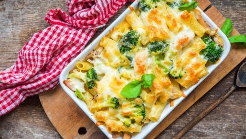 JEDNOSTAVAN OBROK, IDEALAN ZA LJUBITELJE TESTENINA: Recept za makarone sa sirom, brokolijem i kukuruzom JEDNOSTAVAN OBROK, IDEALAN ZA LJUBITELJE TESTENINA: Recept za makarone sa sirom, brokolijem i kukuruzom