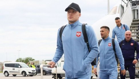 SRBI IZNENADILI ORLOVE U NEMAČKOJ: Doček za fudbalere Srbije po dolasku na EURO 2024 (VIDEO) SRBI IZNENADILI ORLOVE U NEMAČKOJ: Doček za fudbalere Srbije po dolasku na EURO 2024 (VIDEO)
