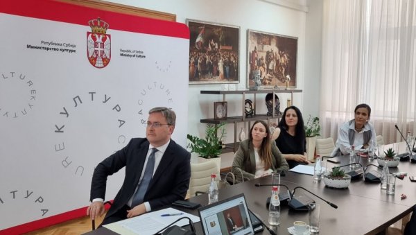 СРЕДЊОВЕКОВНИ РУКОПИСИ ВРАЋЕНИ У СРБИЈУ: На аукцији у Лондону наша земља купила два важна дела (ФОТО) СРЕДЊОВЕКОВНИ РУКОПИСИ ВРАЋЕНИ У СРБИЈУ: На аукцији у Лондону наша земља купила два важна дела (ФОТО)