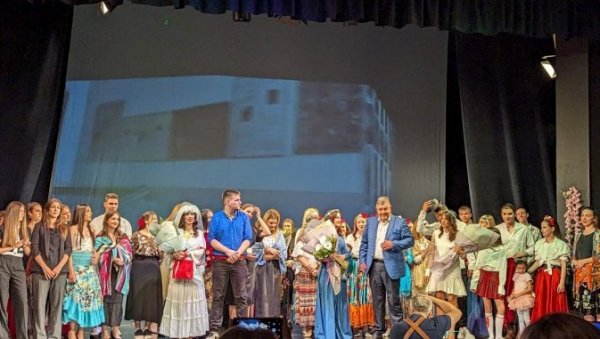 ЈУБИЛЕЈ ВРЕДАН ПАЖЊЕ: Друга економска школа обележила 85. рођендан ЈУБИЛЕЈ ВРЕДАН ПАЖЊЕ: Друга економска школа обележила 85. рођендан