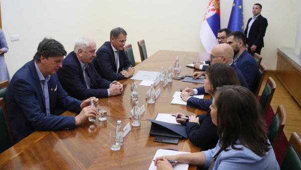 ВАЖАН САСТАНАК: Премијер Милош Вучевић угостио делегацију Олимпијског комитета Србије ВАЖАН САСТАНАК: Премијер Милош Вучевић угостио делегацију Олимпијског комитета Србије