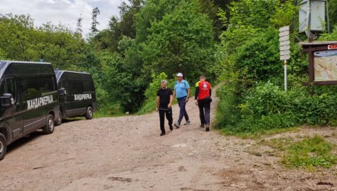MILANA (41) TRAŽI I ŽANDARMERIJA: Brat nestalog Nišlije ne gubi nadu, otac skrhan od brige (FOTO) MILANA (41) TRAŽI I ŽANDARMERIJA: Brat nestalog Nišlije ne gubi nadu, otac skrhan od brige (FOTO)