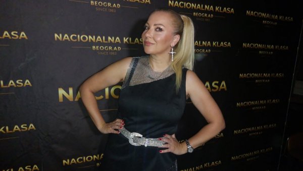 ДЕСИЛЕ СУ СЕ ПРОМЕНЕ НА МУЗИЧКОЈ СЦЕНИ: Ивана Селаков за Новости о актуелним темама и својим новитетима (ФОТО) ДЕСИЛЕ СУ СЕ ПРОМЕНЕ НА МУЗИЧКОЈ СЦЕНИ: Ивана Селаков за Новости о актуелним темама и својим новитетима (ФОТО)