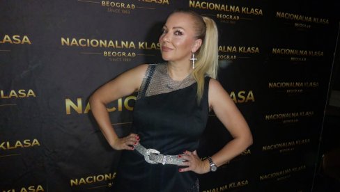 DESILE SU SE PROMENE NA MUZIČKOJ SCENI: Ivana Selakov za Novosti o aktuelnim temama i svojim novitetima (FOTO) DESILE SU SE PROMENE NA MUZIČKOJ SCENI: Ivana Selakov za Novosti o aktuelnim temama i svojim novitetima (FOTO)