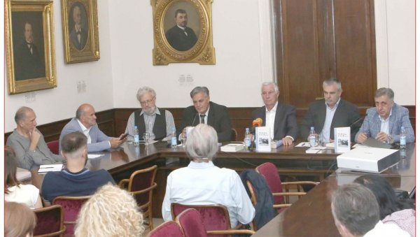 СЛОЖНУ ДРЖАВУ И ПОРОДИЦУ НИКО НЕ МОЖЕ ДА СРУШИ: У Матици срепској представљена књига Средоја Новића СЛОЖНУ ДРЖАВУ И ПОРОДИЦУ НИКО НЕ МОЖЕ ДА СРУШИ: У Матици срепској представљена књига Средоја Новића