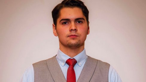 DERVENĆANIN NIKOLAJ STANIĆ NAJBOLJI UČENIK BOGOSLOVIJE: Nosi časni krst na Spasovdanskoj litiji u Beogradu DERVENĆANIN NIKOLAJ STANIĆ NAJBOLJI UČENIK BOGOSLOVIJE: Nosi časni krst na Spasovdanskoj litiji u Beogradu