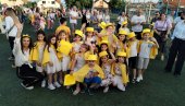 DEFILE PREDŠKOLACA: Žuti šeširi, pesma i defile za kraj predškolskog perioda DEFILE PREDŠKOLACA: Žuti šeširi, pesma i defile za kraj predškolskog perioda