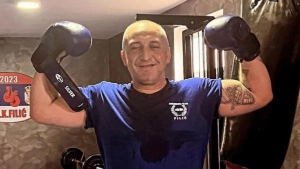 ОВО ЈЕ БОКСЕР КОЈИ ЈЕ РАЊЕН У КАЛУЂЕРИЦИ: Нападач га упуцао у руку, па на скутеру побегао, очевидац његов син (ФОТО) ОВО ЈЕ БОКСЕР КОЈИ ЈЕ РАЊЕН У КАЛУЂЕРИЦИ: Нападач га упуцао у руку, па на скутеру побегао, очевидац његов син (ФОТО)