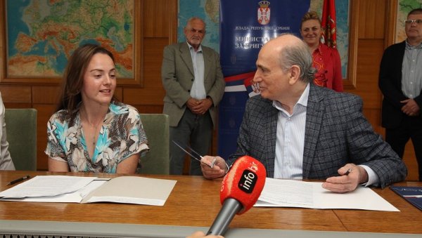 БРОЈ ЗАХТЕВА ЗА КУЋАМА НА СЕЛУ РАСТЕ Кркобабић: У нови дом са новим идејама (ФОТО) БРОЈ ЗАХТЕВА ЗА КУЋАМА НА СЕЛУ РАСТЕ Кркобабић: У нови дом са новим идејама (ФОТО)