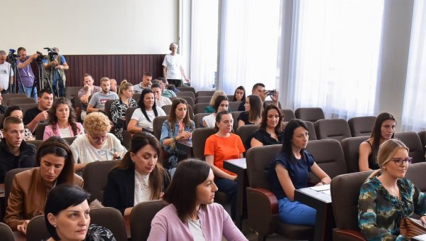 ДРАГОЦЕНА ПОДРШКА ПОЧЕТНИЦИМА: Подстицај Покрајине младим пољопривредницима ДРАГОЦЕНА ПОДРШКА ПОЧЕТНИЦИМА: Подстицај Покрајине младим пољопривредницима