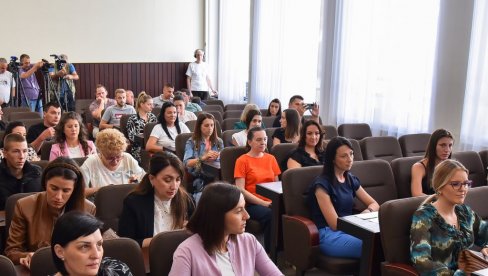 DRAGOCENA PODRŠKA POČETNICIMA: Podsticaj Pokrajine mladim poljoprivrednicima DRAGOCENA PODRŠKA POČETNICIMA: Podsticaj Pokrajine mladim poljoprivrednicima