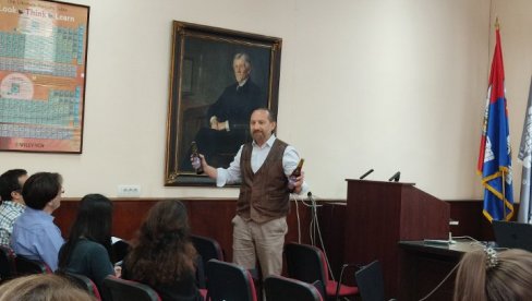 ИЗМИСЛИЛИ ПИВО ЗА ПОДМЛАЂИВАЊЕ: Успех научника са Хемијског факултета које предводи проф. Бешкоски ИЗМИСЛИЛИ ПИВО ЗА ПОДМЛАЂИВАЊЕ: Успех научника са Хемијског факултета које предводи проф. Бешкоски