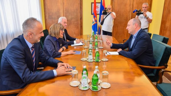 ГОЈКОВИЋЕВА И ЂУРИЋ РАЗГОВАРАЛИ О САРАДЊИ ПОКРАЈИНСКЕ ВЛАДЕ И ГРАДА НОВОГ САДА: Сагласност о реализовању пројеката ГОЈКОВИЋЕВА И ЂУРИЋ РАЗГОВАРАЛИ О САРАДЊИ ПОКРАЈИНСКЕ ВЛАДЕ И ГРАДА НОВОГ САДА: Сагласност о реализовању пројеката