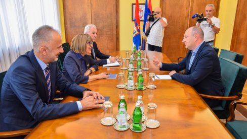 GOJKOVIĆEVA I ĐURIĆ RAZGOVARALI O SARADNJI POKRAJINSKE VLADE I GRADA NOVOG SADA: Saglasnost o realizovanju projekata GOJKOVIĆEVA I ĐURIĆ RAZGOVARALI O SARADNJI POKRAJINSKE VLADE I GRADA NOVOG SADA: Saglasnost o realizovanju projekata