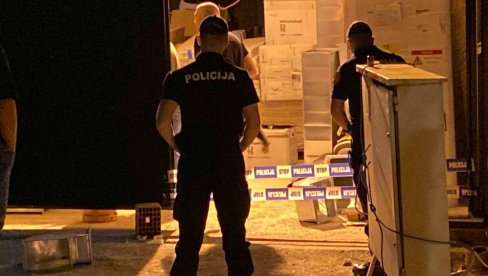 NIČIJU KUĆU PRETRESAJU NEZAKONITO? Specijalna policija i juče je pregledala objekat Vlada Ivanovića u Podgorici NIČIJU KUĆU PRETRESAJU NEZAKONITO? Specijalna policija i juče je pregledala objekat Vlada Ivanovića u Podgorici