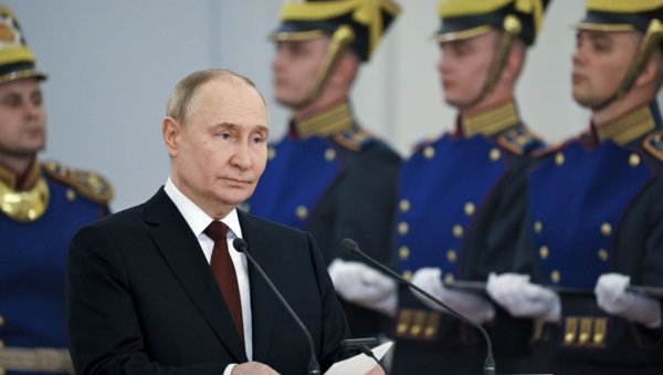 ОДГОВОРИЋЕМО РЕЦИПРОЧНО НА РАСПОРЕЂИВАЊЕ АМЕРИЧКОГ ОРУЖЈА Путин јасан - Ово ће бити потез Москве ОДГОВОРИЋЕМО РЕЦИПРОЧНО НА РАСПОРЕЂИВАЊЕ АМЕРИЧКОГ ОРУЖЈА Путин јасан - Ово ће бити потез Москве