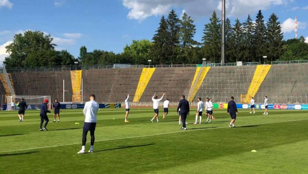 ГОЛМАНИ НА НОВОМ ЗАДАТАКУ? Несвакидашњи тренинг орлова пред меч Србија - Енглеска (ВИДЕО) ГОЛМАНИ НА НОВОМ ЗАДАТАКУ? Несвакидашњи тренинг орлова пред меч Србија - Енглеска (ВИДЕО)