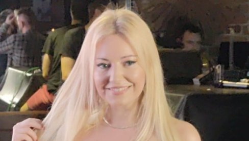 IVANA JORDAN DOBILA NEOČEKIVANI POKLON IZ PUBLIKE: Umalo pala na bini, gest mladića je oborio sa nogu (FOTO) IVANA JORDAN DOBILA NEOČEKIVANI POKLON IZ PUBLIKE: Umalo pala na bini, gest mladića je oborio sa nogu (FOTO)