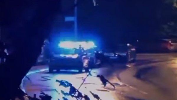 ПРВИ СНИМАК СА МЕСТА ПУЦЊАВЕ У МИРИЈЕВУ: Сумња се да су се актери познавали од раније, акција полиције у току (ВИДЕО) ПРВИ СНИМАК СА МЕСТА ПУЦЊАВЕ У МИРИЈЕВУ: Сумња се да су се актери познавали од раније, акција полиције у току (ВИДЕО)