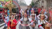 SRBIJO, PONOSI SE: Ko je mladić koji je nosio Časni krst na Spasovdanskoj litiji? (FOTO) SRBIJO, PONOSI SE: Ko je mladić koji je nosio Časni krst na Spasovdanskoj litiji? (FOTO)