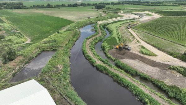 КРИВАЈА НАМЕРНО ЗАГАЂЕНА? Да ли је река код Србобрана затрована због кише или због фарме свиња КРИВАЈА НАМЕРНО ЗАГАЂЕНА? Да ли је река код Србобрана затрована због кише или због фарме свиња