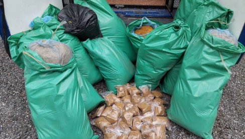 U KUĆI I U AUTOMOBILU 200 KILOGRAMA REZANOG DUVANA: Krivična prijava meštaninu Temerina zbog nedozvoljenog prometa akciznih proizvoda U KUĆI I U AUTOMOBILU 200 KILOGRAMA REZANOG DUVANA: Krivična prijava meštaninu Temerina zbog nedozvoljenog prometa akciznih proizvoda