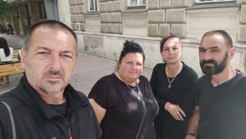 RODITELJI ŽRTAVA MASOVNOG UBICE IZ DUBONE DEŽURAĆE ISPRED ZATVORA U SMEDEREVU: Nećemo dozvoliti da majka ubice unosi informacije u zatvor RODITELJI ŽRTAVA MASOVNOG UBICE IZ DUBONE DEŽURAĆE ISPRED ZATVORA U SMEDEREVU: Nećemo dozvoliti da majka ubice unosi informacije u zatvor