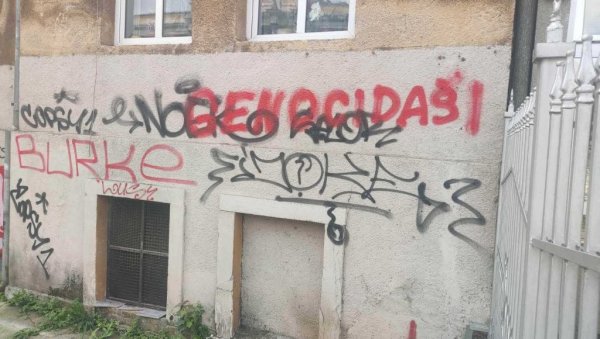 СРАМАН ГРАФИТ ОСВАНУО У САРАЈЕВУ: Хитно се огласила амбасада Србије - Најоштрије осуђујемо вандалски чин (ФОТО)