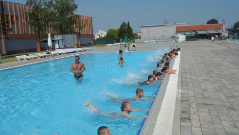 BESPLATNI PROGRAMI U SVILAJNCU: Za decu škola plivanja, aerobik za žene BESPLATNI PROGRAMI U SVILAJNCU: Za decu škola plivanja, aerobik za žene