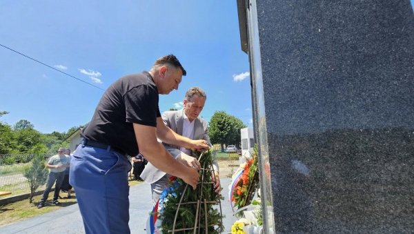 ПОЧАСТ ЈУНАЦИМА ТУТЊЕВЦА И СРПСКЕ: Парастос и цвеће за погинуле борце ПОЧАСТ ЈУНАЦИМА ТУТЊЕВЦА И СРПСКЕ: Парастос и цвеће за погинуле борце
