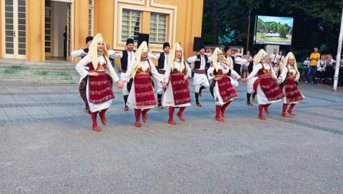 SVETKOVINE U ČAST GRADA LOZNICA: Zaigrali veterani Karadžića i prijatelji (FOTO) SVETKOVINE U ČAST GRADA LOZNICA: Zaigrali veterani Karadžića i prijatelji (FOTO)