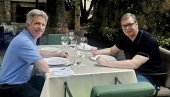 ДАНАС ЈА ПЛАЋАМ РУЧАК, А ЊЕГОВА ЕКСЕЛЕНЦИЈА ЋЕ СЛЕДЕЋУ ВЕЧЕРУ Вучић се састао са Фергусоном, па послао поруку орловима (ФОТО)