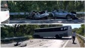 STRAVIČNI SUDAR U GRČKOJ: Četvoro mrtvih u udesu autobusa i automobila (VIDEO) STRAVIČNI SUDAR U GRČKOJ: Četvoro mrtvih u udesu autobusa i automobila (VIDEO)