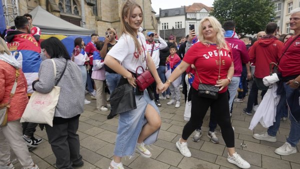 А ОНДА СУ СРБИ ПОЧЕЛИ СА ЗЛОЧИНОМ! Русија исмева Немачку, одушевљена шта су Срби урадили пред меч са Енглеском! (ВИДЕО) А ОНДА СУ СРБИ ПОЧЕЛИ СА ЗЛОЧИНОМ! Русија исмева Немачку, одушевљена шта су Срби урадили пред меч са Енглеском! (ВИДЕО)