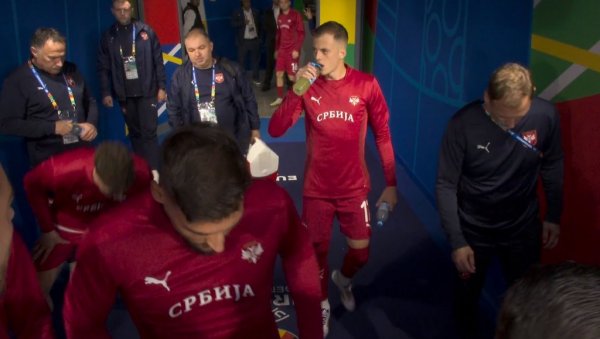 ФАНТАЗИЈА ПРЕД МЕЧ СА ЕНГЛЕСКОМ! Пре него што су истрчали на терен, српски фудбалери су се договорили да ураде - ово (ФОТО / ВИДЕО) ФАНТАЗИЈА ПРЕД МЕЧ СА ЕНГЛЕСКОМ! Пре него што су истрчали на терен, српски фудбалери су се договорили да ураде - ово (ФОТО / ВИДЕО)