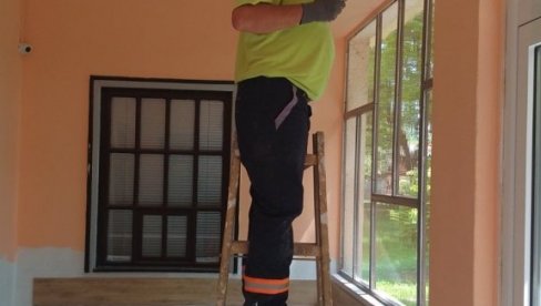 GRAD ULAŽE 43 MILIONA DINARA U ŠKOLE: Smederevo ima velike planove za uređenje obrazovnih ustanova GRAD ULAŽE 43 MILIONA DINARA U ŠKOLE: Smederevo ima velike planove za uređenje obrazovnih ustanova