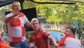EURO 2024 SE CRVENI OD STIDA! Potez Hrvata i Albanaca zgrozio čitav svet (VIDEO) EURO 2024 SE CRVENI OD STIDA! Potez Hrvata i Albanaca zgrozio čitav svet (VIDEO)