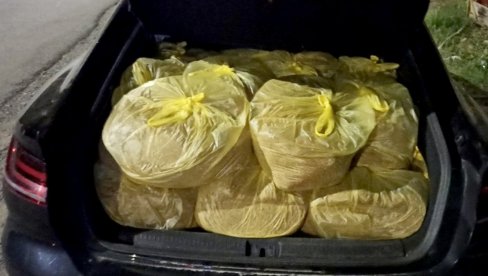 NIŠLIJA UHVAĆEN U ŠVERCU KOD BUJANOVCA: U gepeku mu našli našli 250 kilograma rezanog duvana NIŠLIJA UHVAĆEN U ŠVERCU KOD BUJANOVCA: U gepeku mu našli našli 250 kilograma rezanog duvana