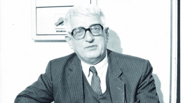 СА ЛАКОЋОМ ЗАОБИЛАЗИО ИДЕОЛОШКЕ ПЛИЋАКЕ: Кобно одбацивање историјског искуства Југославије и Србије СА ЛАКОЋОМ ЗАОБИЛАЗИО ИДЕОЛОШКЕ ПЛИЋАКЕ: Кобно одбацивање историјског искуства Југославије и Србије